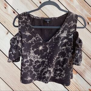 Lucky Brand cold shoulder floral print slightly cropped top size small